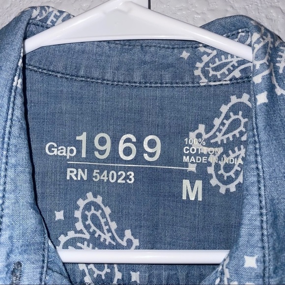 GAP Denim Pearl Button Up Dress w/Paisley Design & Pockets - Picture 6 of 7